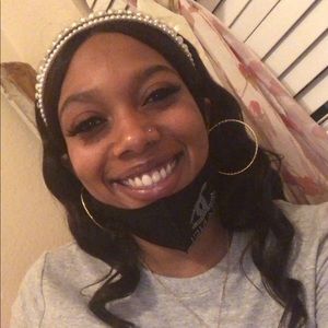 Meet your Posher, Antonia